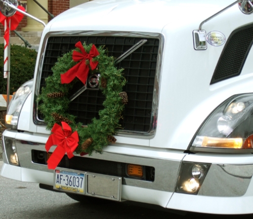 [Image: parade_volvo_with_wreath.jpg?w=500&h=433]
